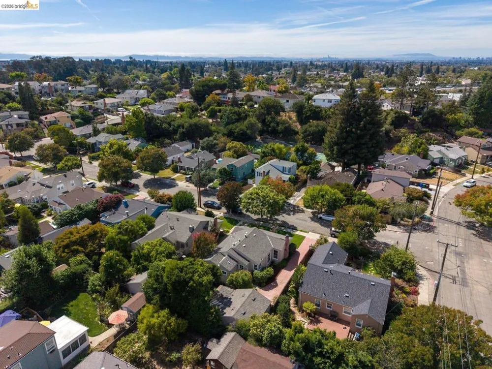 307 Covington St Oakland, CA 94605