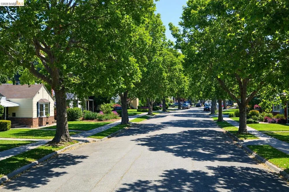 307 Covington St Oakland, CA 94605