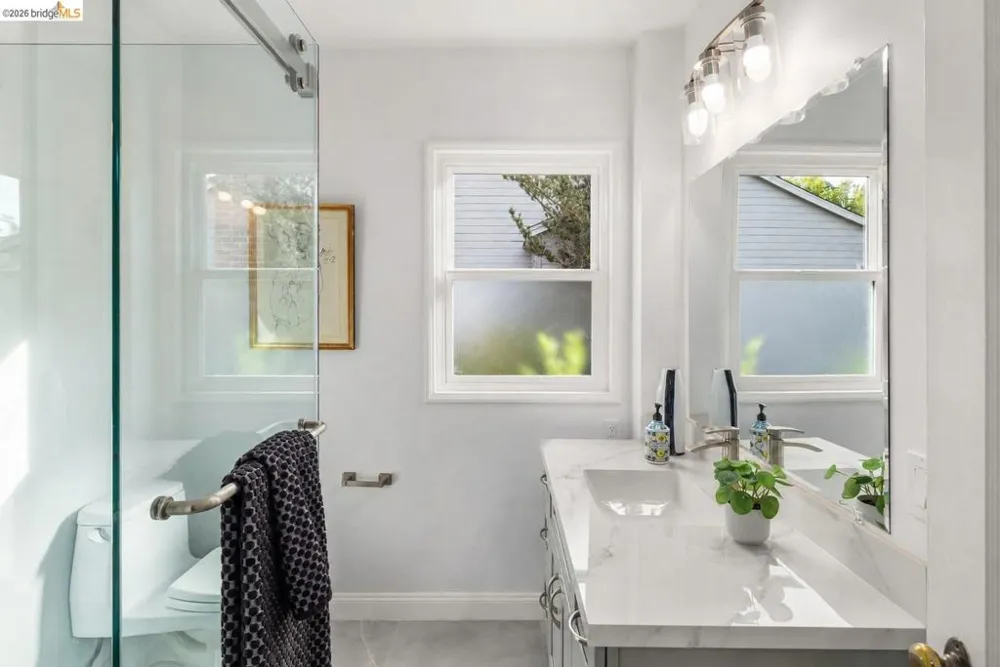 307 Covington St Oakland, CA 94605