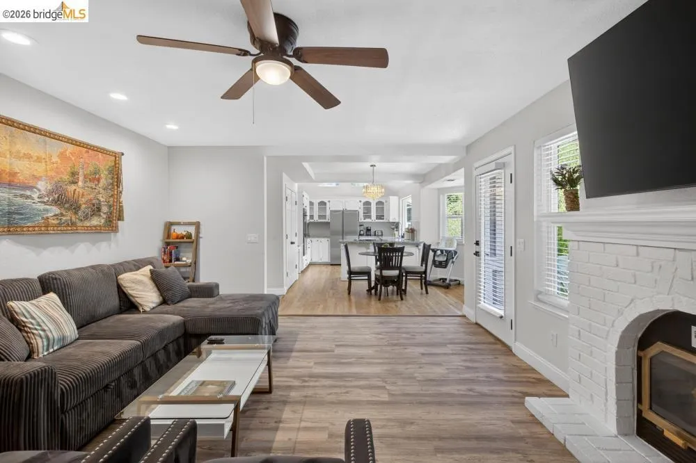 124 Abrozo CT Folsom, CA 95630