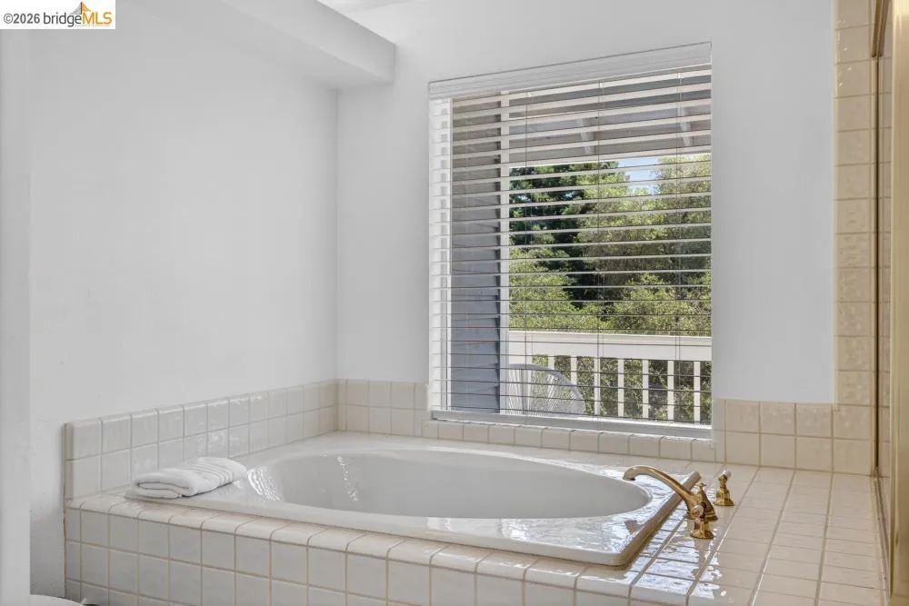 124 Abrozo CT Folsom, CA 95630
