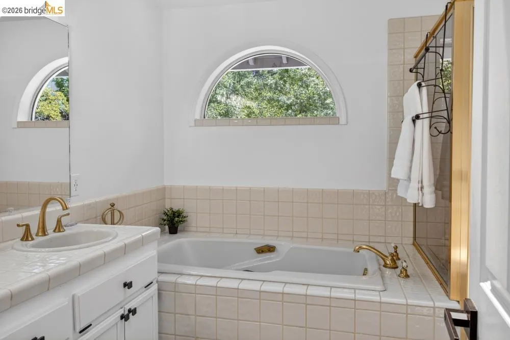124 Abrozo CT Folsom, CA 95630