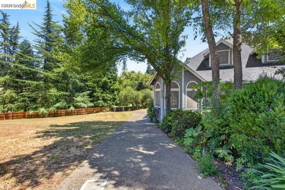 124 Abrozo CT Folsom, CA 95630