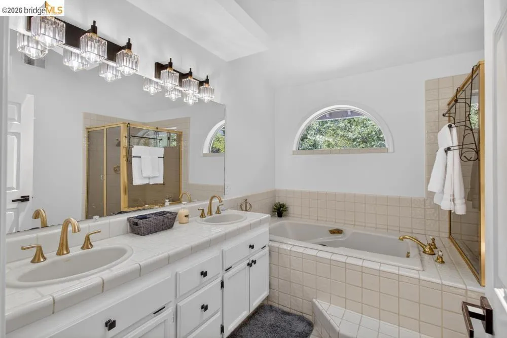 124 Abrozo CT Folsom, CA 95630
