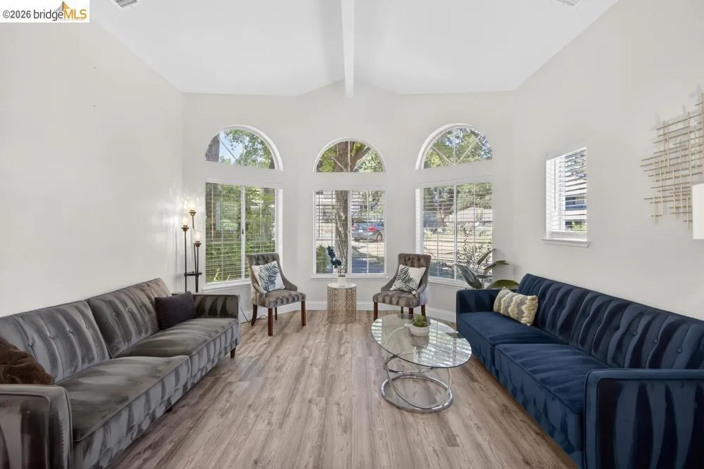 124 Abrozo CT Folsom, CA 95630