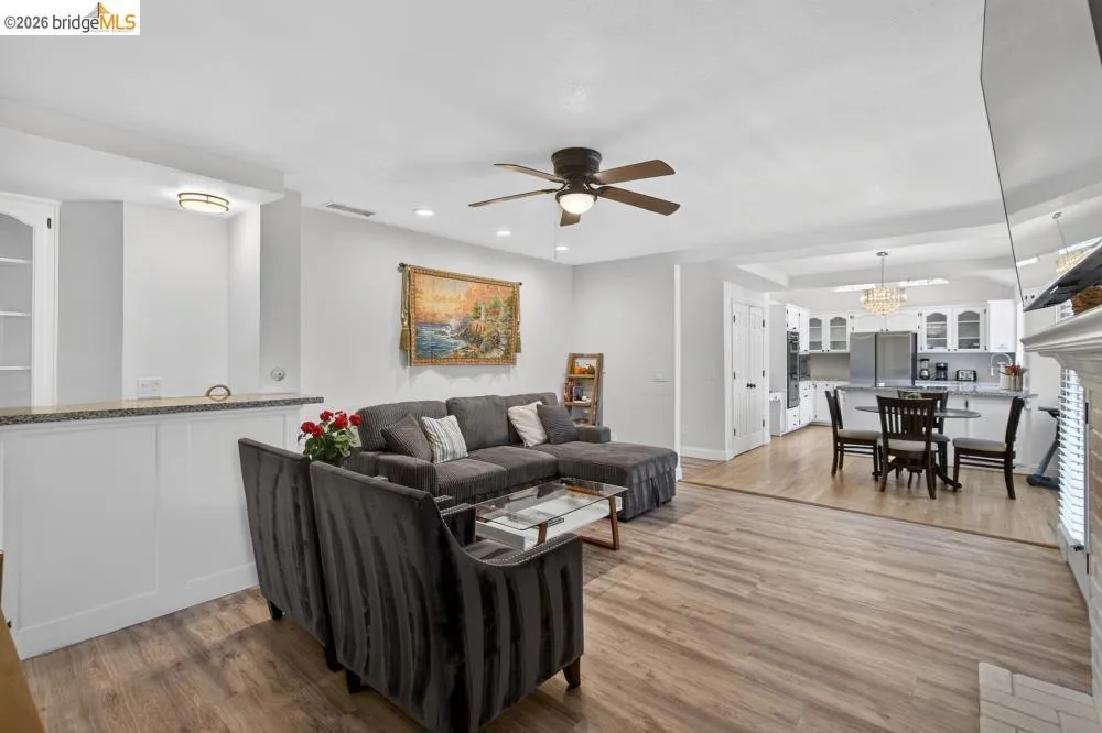 124 Abrozo CT Folsom, CA 95630