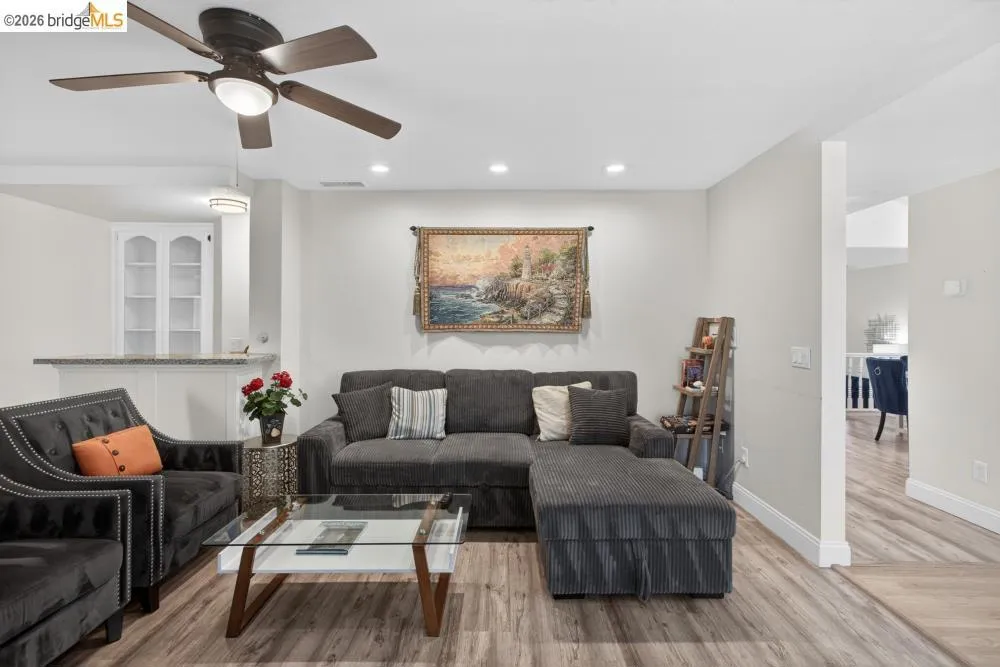 124 Abrozo CT Folsom, CA 95630