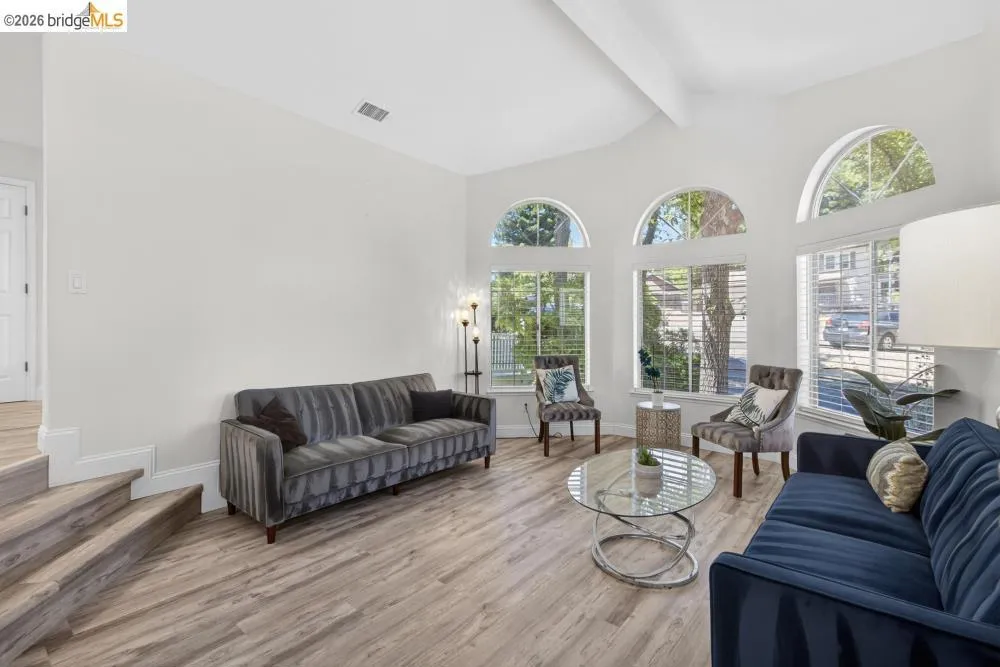 124 Abrozo CT Folsom, CA 95630