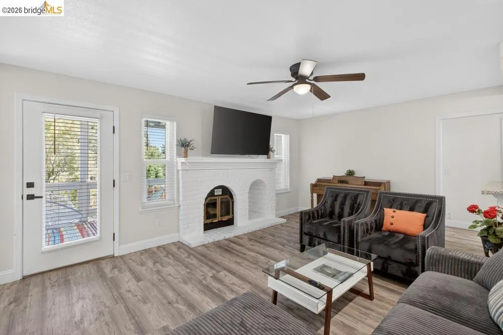 124 Abrozo CT Folsom, CA 95630