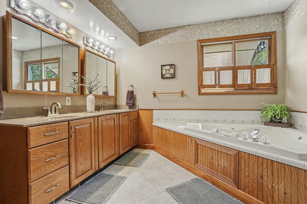 9559 E H J AVENUE Galesburg, MI 49053