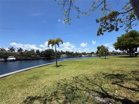 501 Three Islands Blvd #303