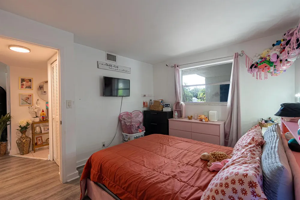 5100 SW 64TH AVENUE #204A Davie, FL 33314