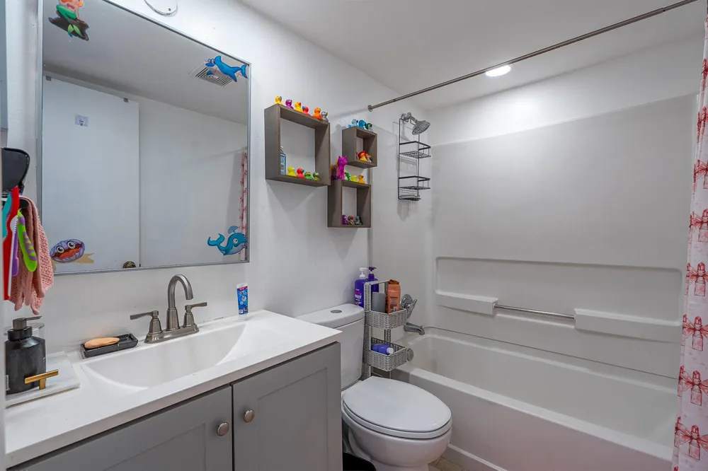 5100 SW 64TH AVENUE #204A Davie, FL 33314