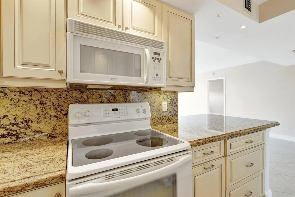336 Golfview Road #PH09 North Palm Beach, FL 33408