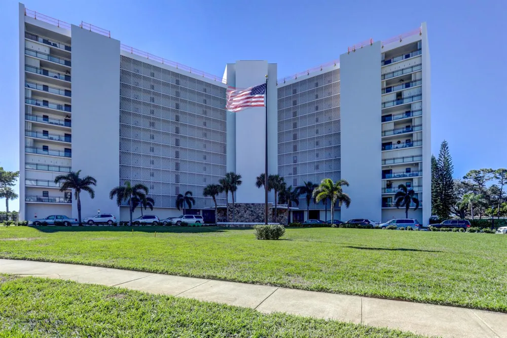 336 Golfview Road #PH09 North Palm Beach, FL 33408