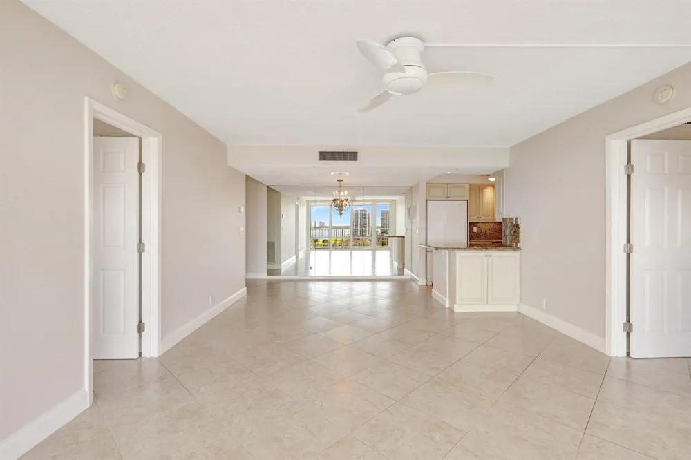 336 Golfview Road #PH09 North Palm Beach, FL 33408