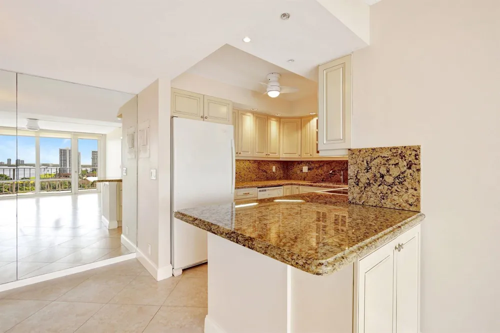 336 Golfview Road #PH09 North Palm Beach, FL 33408