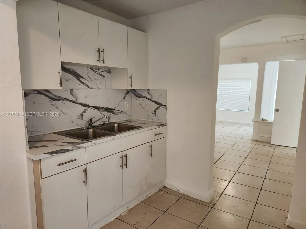 2129 NW 44th St #2129 Miami, FL 33142