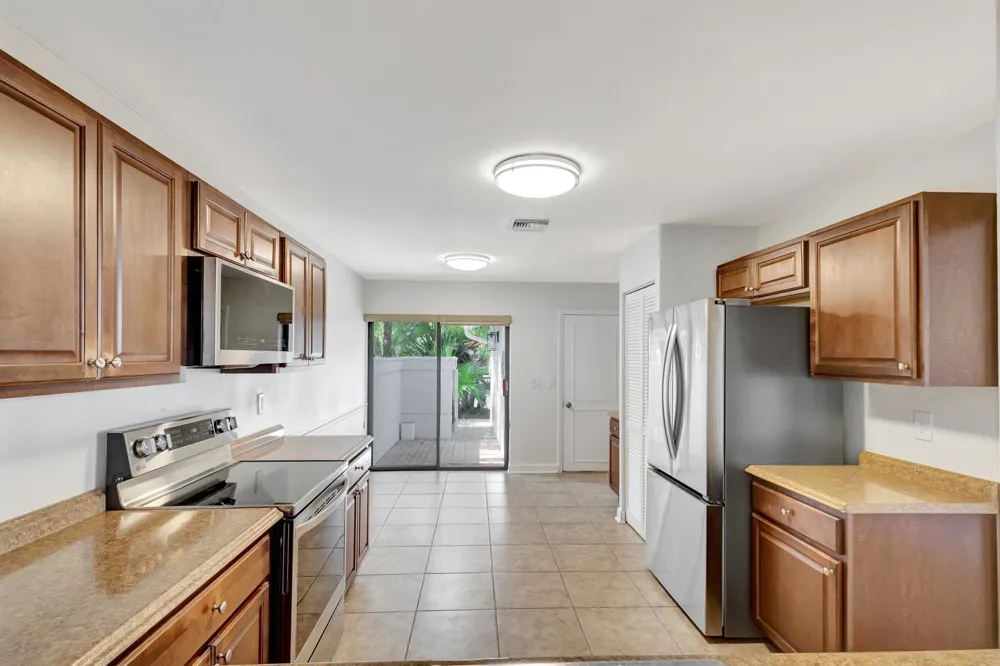 523 Prestwick Circle Palm Beach Gardens, FL 33418