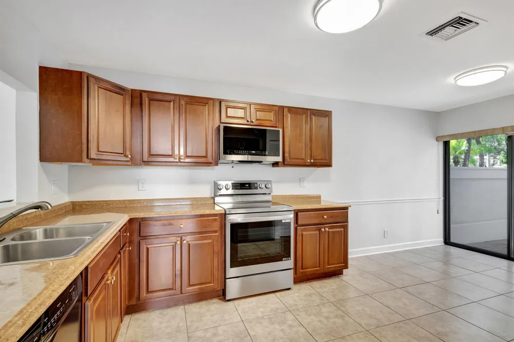 523 Prestwick Circle Palm Beach Gardens, FL 33418