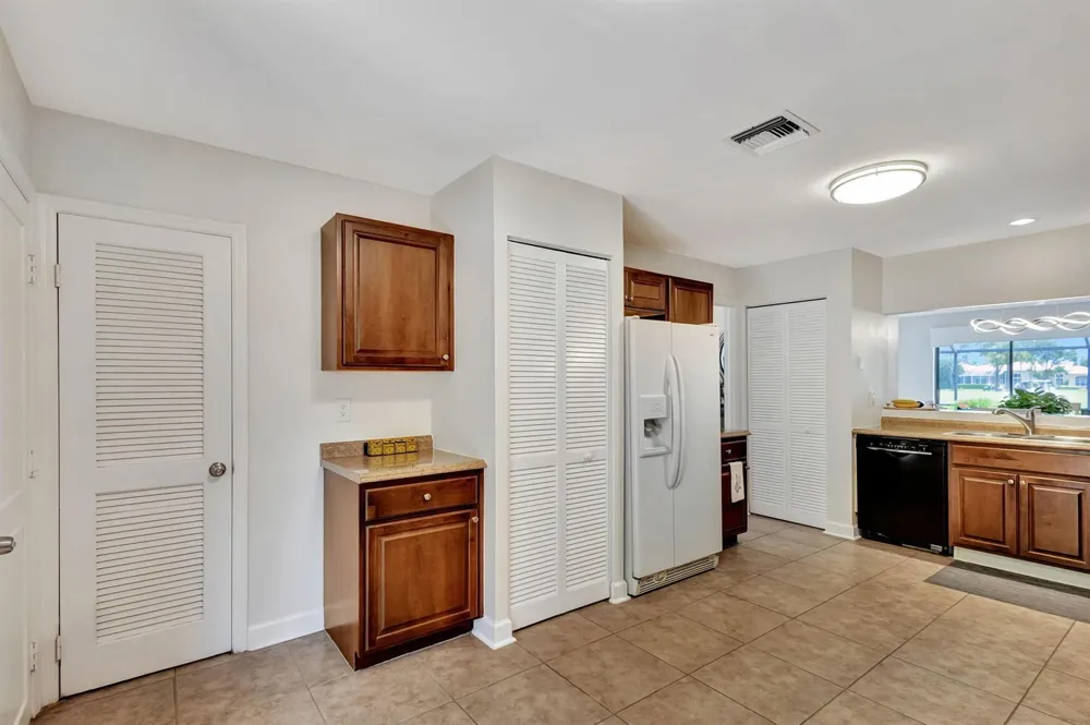 523 Prestwick Circle Palm Beach Gardens, FL 33418