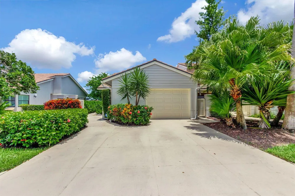 523 Prestwick Circle Palm Beach Gardens, FL 33418