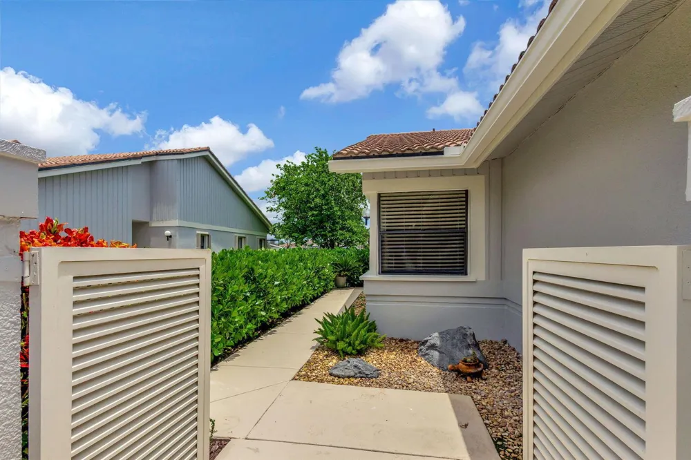 523 Prestwick Circle Palm Beach Gardens, FL 33418