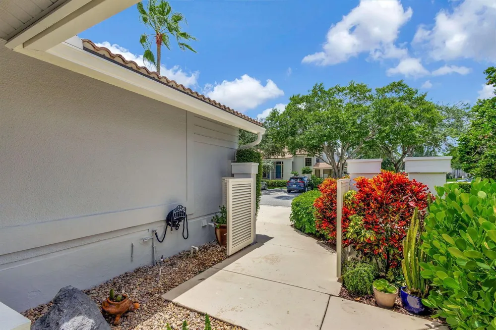 523 Prestwick Circle Palm Beach Gardens, FL 33418