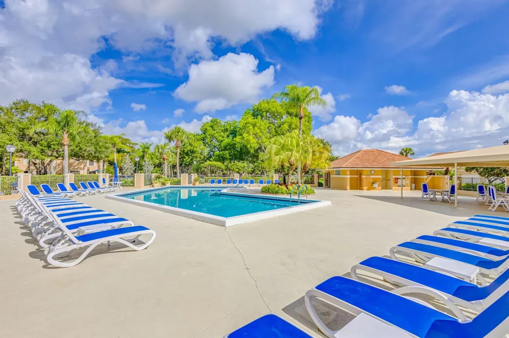 523 Prestwick Circle Palm Beach Gardens, FL 33418