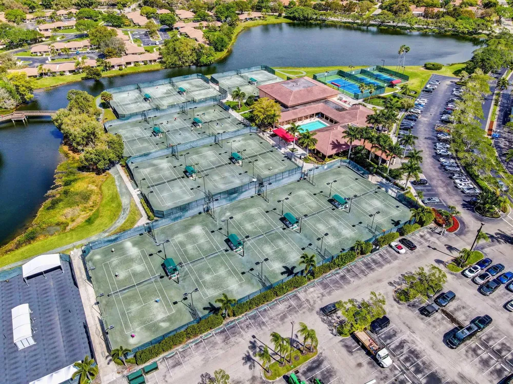 523 Prestwick Circle Palm Beach Gardens, FL 33418