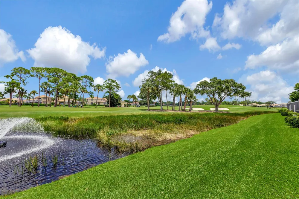 523 Prestwick Circle Palm Beach Gardens, FL 33418