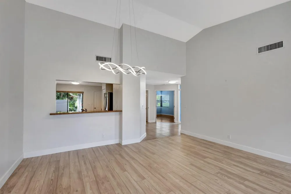 523 Prestwick Circle Palm Beach Gardens, FL 33418