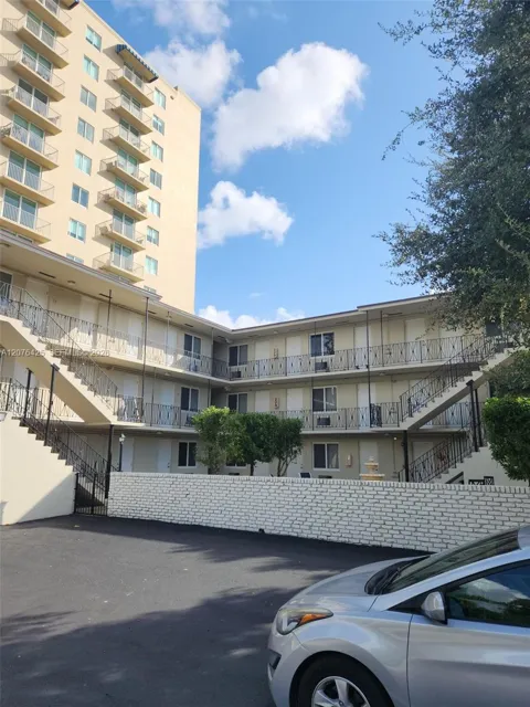 1085 SW 37th Ave #12