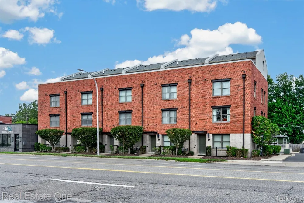 680 W 11 Mile Road Royal Oak City, MI 48067