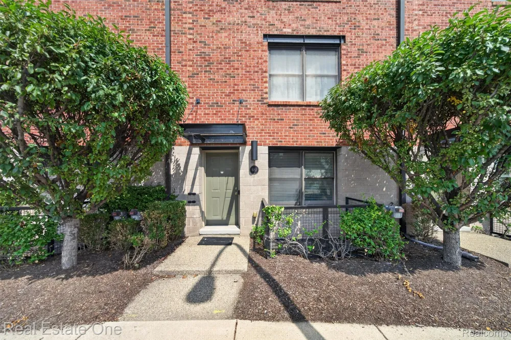 680 W 11 Mile Road Royal Oak City, MI 48067
