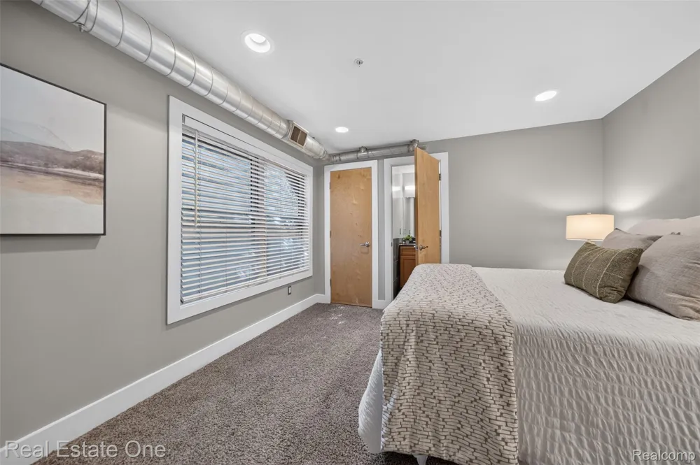 680 W 11 Mile Road Royal Oak City, MI 48067