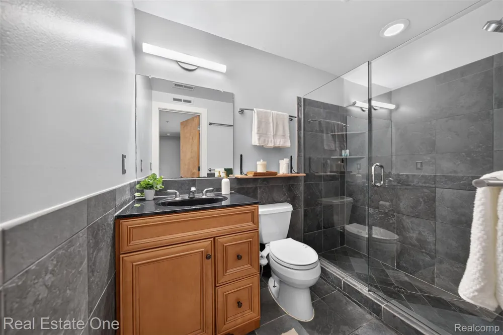 680 W 11 Mile Road Royal Oak City, MI 48067