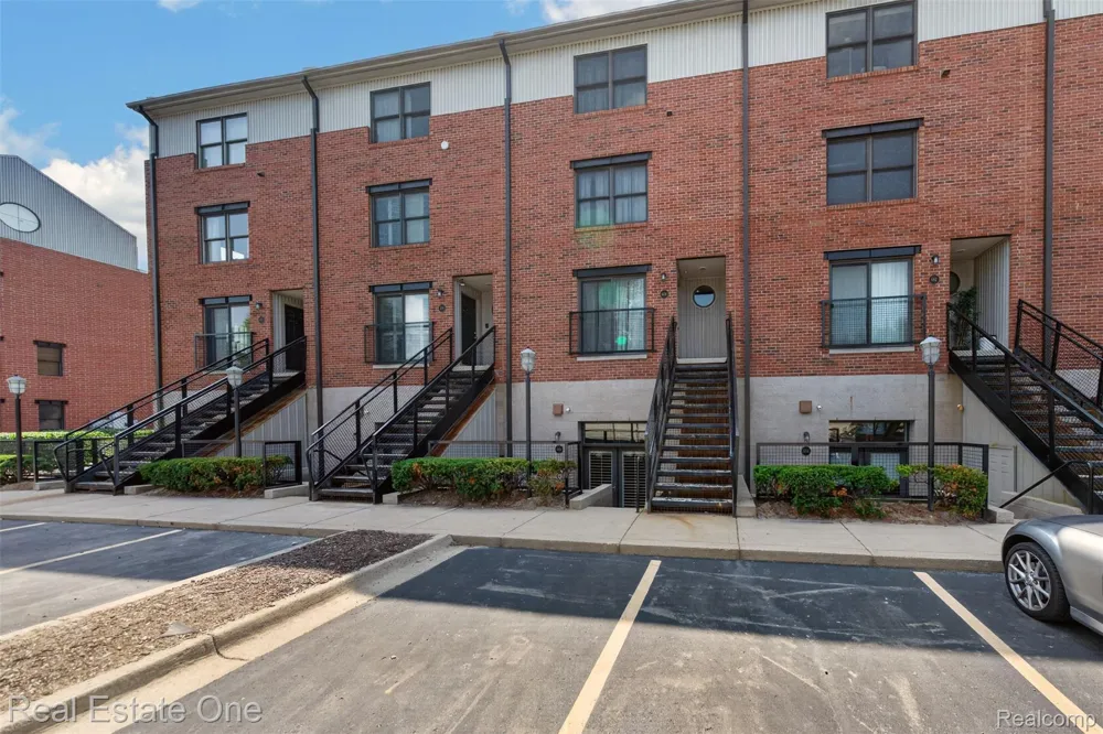 680 W 11 Mile Road Royal Oak City, MI 48067