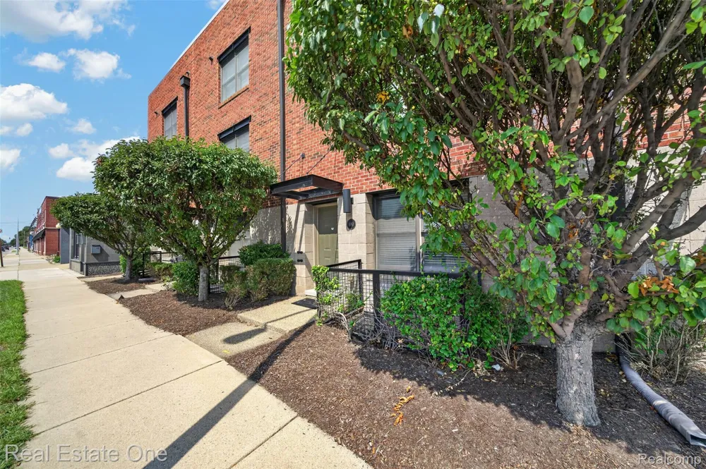680 W 11 Mile Road Royal Oak City, MI 48067