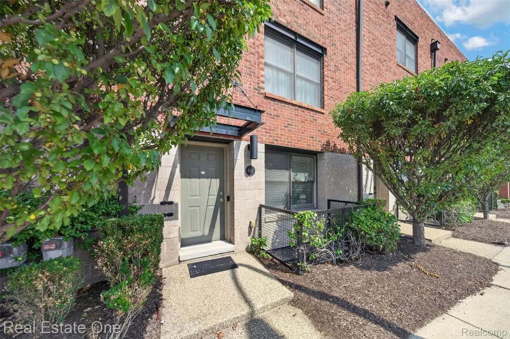 680 W 11 Mile Road Royal Oak City, MI 48067