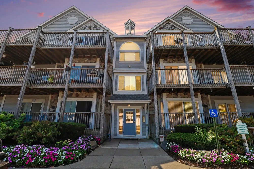 37522 Jefferson Avenue #103 Harrison Charter Township, MI 48045