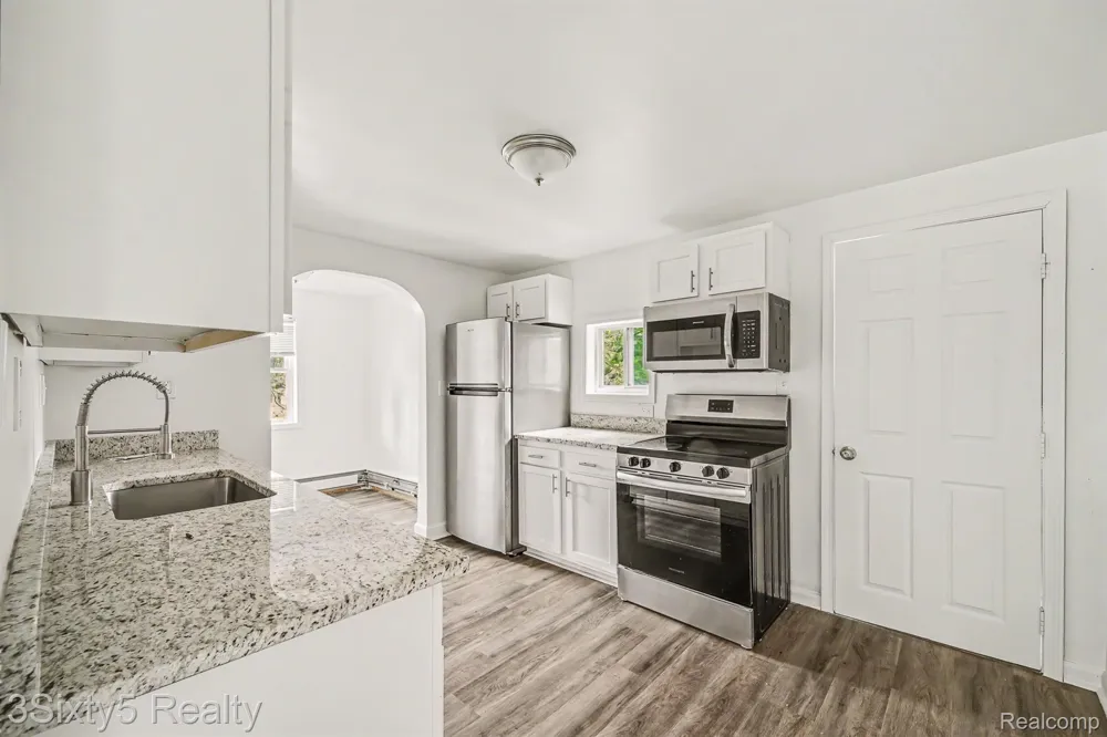 17128 Cicotte Avenue #B Allen Park City, MI 48101