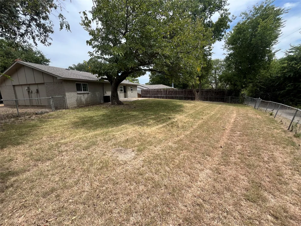 5313 Preston Trail Garland, TX 75043