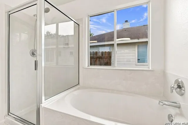 6814 FREEDOM RDG San Antonio, TX 78242
