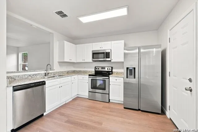 6814 FREEDOM RDG San Antonio, TX 78242