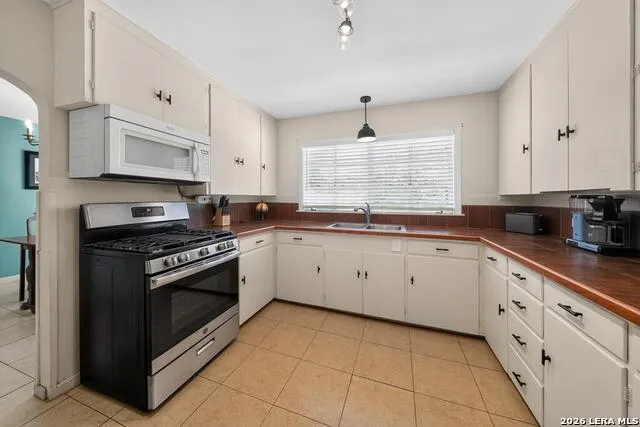 713 Bluebell Rd. Kerrville, TX 78028