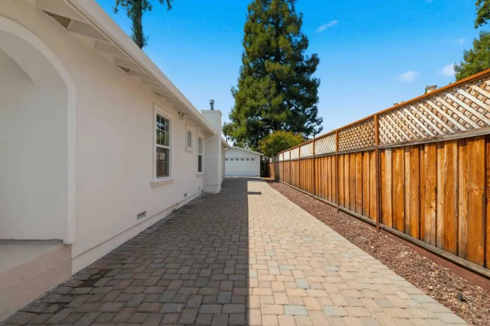 537 7th Avenue Menlo Park, CA 94025
