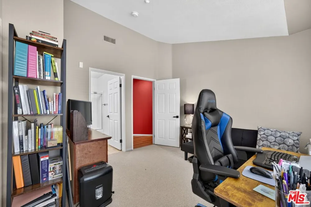 4600 Don Lorenzo Drive #4 Los Angeles, CA 90008
