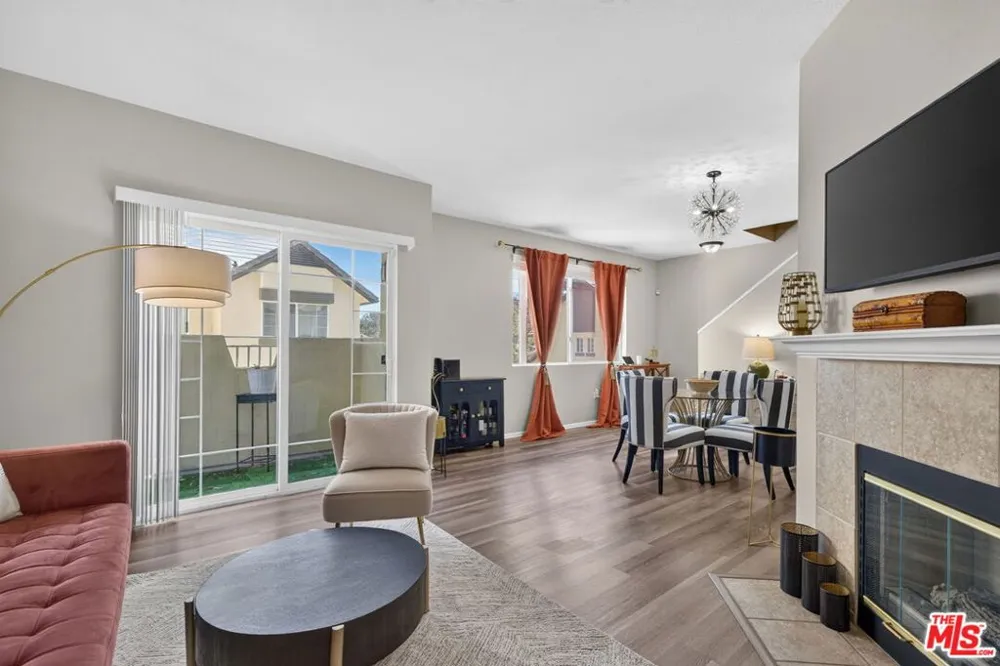4600 Don Lorenzo Drive #4 Los Angeles, CA 90008