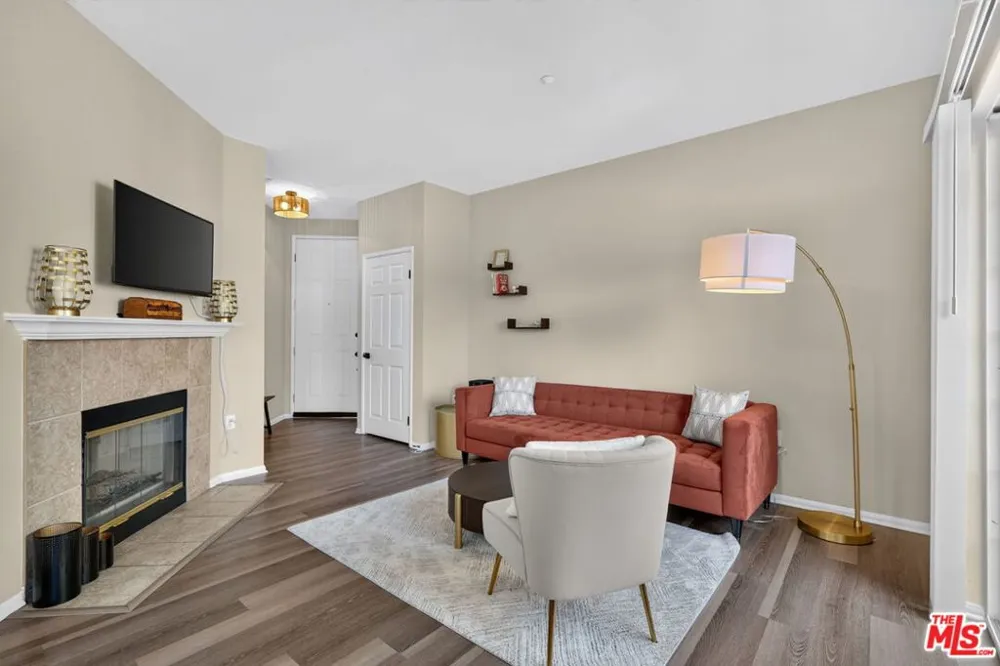 4600 Don Lorenzo Drive #4 Los Angeles, CA 90008